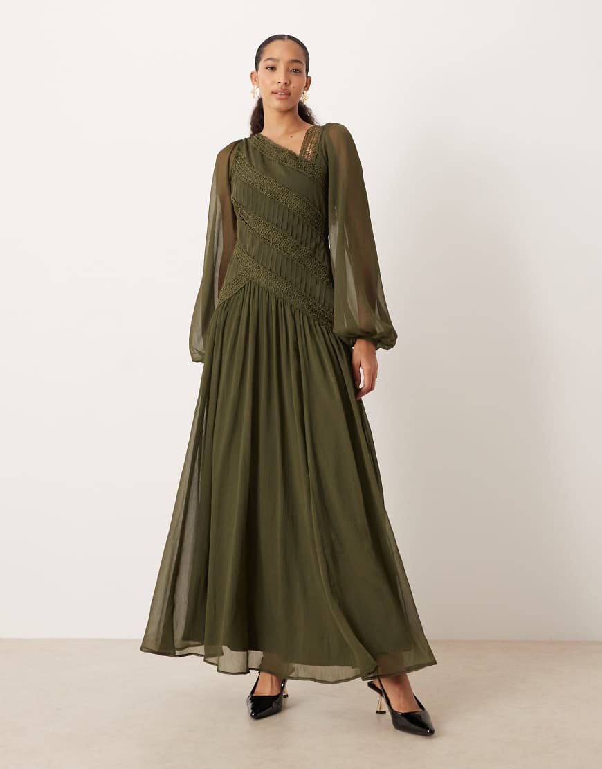 ASOS DESIGN - Langärmliges Maxikleid in Khaki mit asymmetrischem Ausschnitt und Spitzenbesatz-Grün von ASOS DESIGN