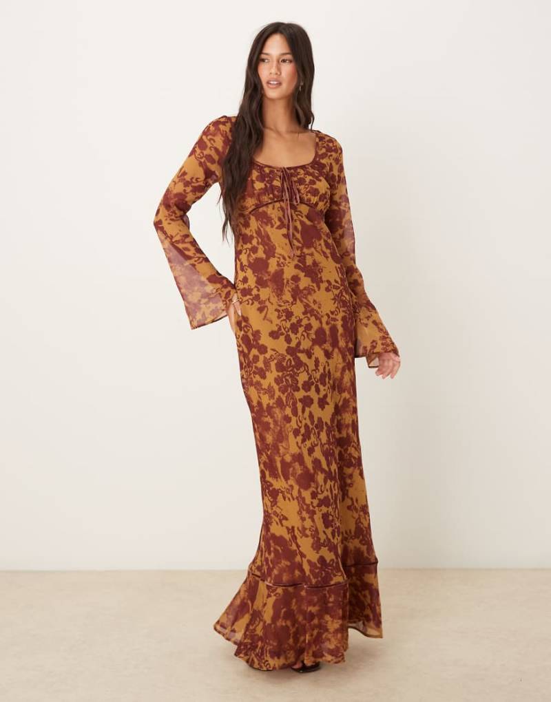 ASOS DESIGN - Langärmliges Maxikleid in Orange mit abstraktem Muster und gerafftem Dekolleté-Bunt von ASOS DESIGN