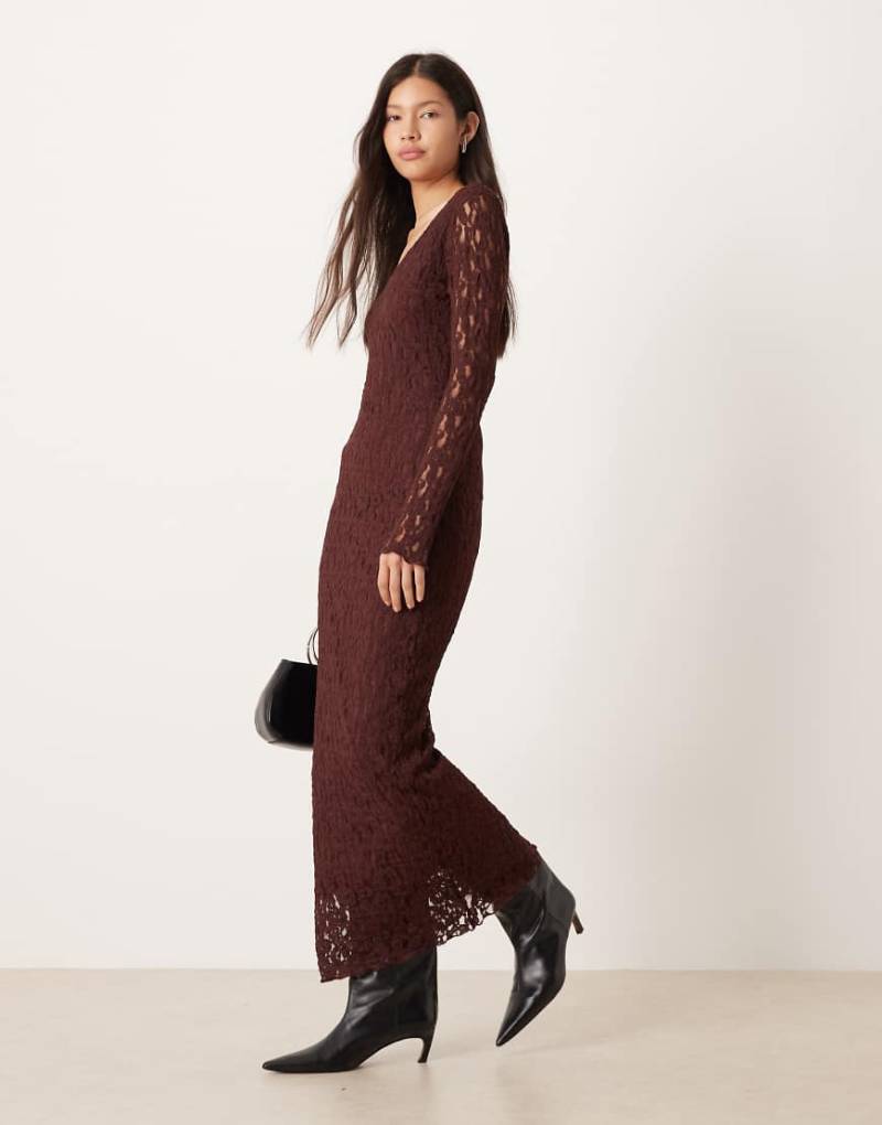 ASOS DESIGN - Langärmliges Maxikleid in Schokobraun mit V-Ausschnitt-Brown von ASOS DESIGN