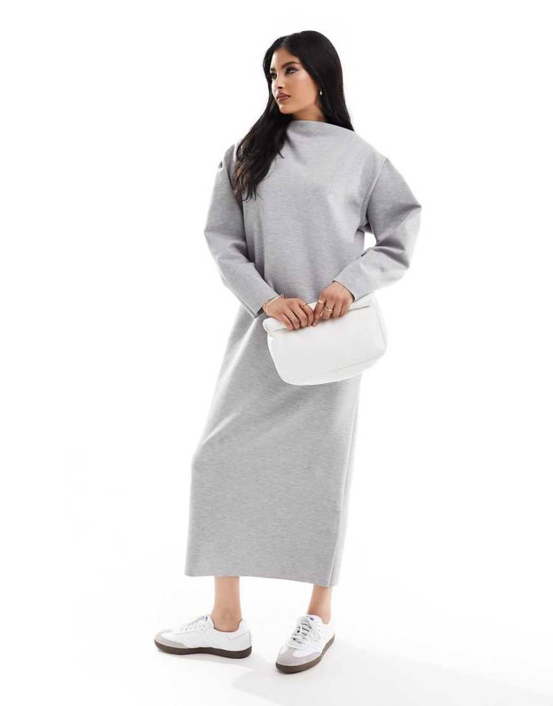 ASOS DESIGN - Langärmliges Midi-Sweatshirt-Kleid in Grau mit abgerundetem U-Boot-Ausschnitt-Grün von ASOS Curve