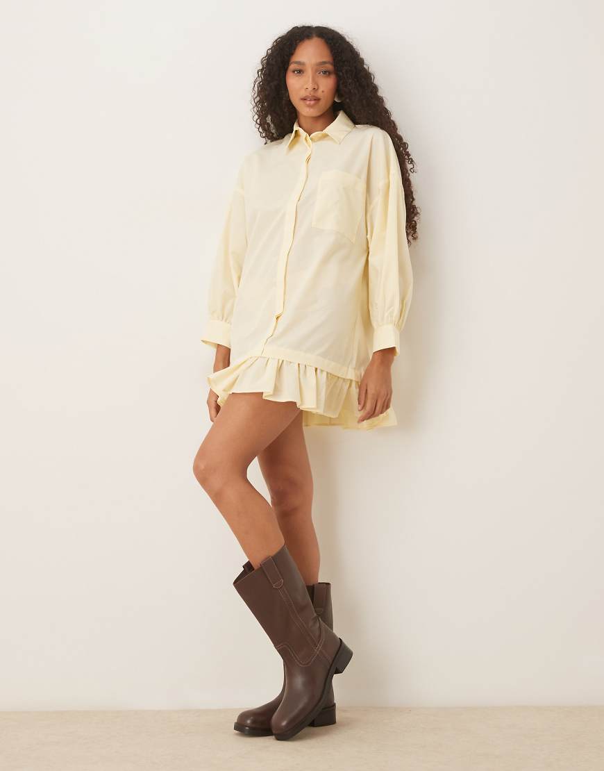ASOS DESIGN - Langärmliges Mini-Hemdblusenkleid in Buttermilchgelb mit Rüschensaum von ASOS DESIGN