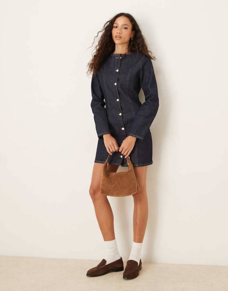 ASOS DESIGN - Langärmliges Mini-Jeanskleid mit Rinse-Waschung und Rundhalsausschnitt-Blau von ASOS DESIGN