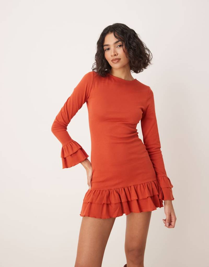 ASOS DESIGN - Langärmliges Minikleid in Rostrot mit doppellagigem Rüschendesign-Orange von ASOS DESIGN