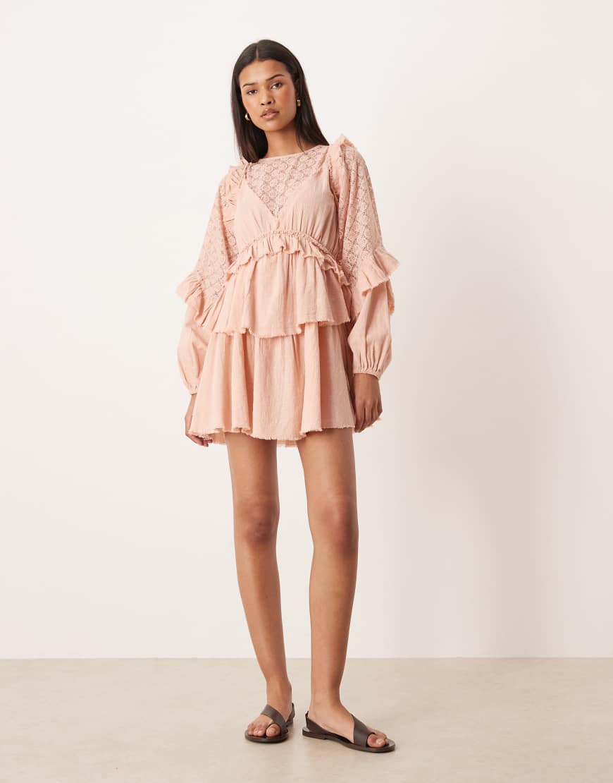 ASOS DESIGN - Langärmliges Minikleid in Staubrosa mit Rüschen von ASOS DESIGN