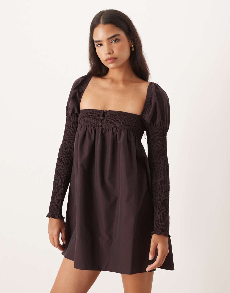 ASOS DESIGN - Langärmliges Minikleid in dunklem Burgunderrot mit geraffter Brustpartie und Knopfleiste vorn-Schwarz von ASOS DESIGN