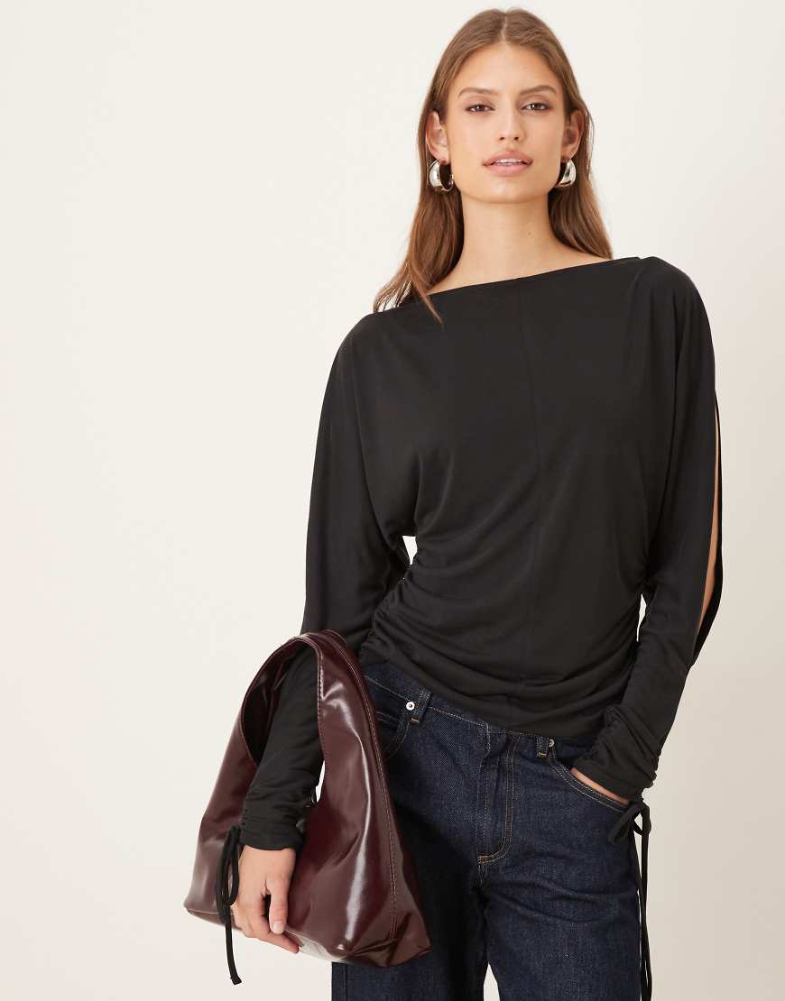 ASOS DESIGN - Langärmliges Modal-T-Shirt in Schwarz mit U-Boot-Ausschnitt und Korsett-Taille von ASOS DESIGN