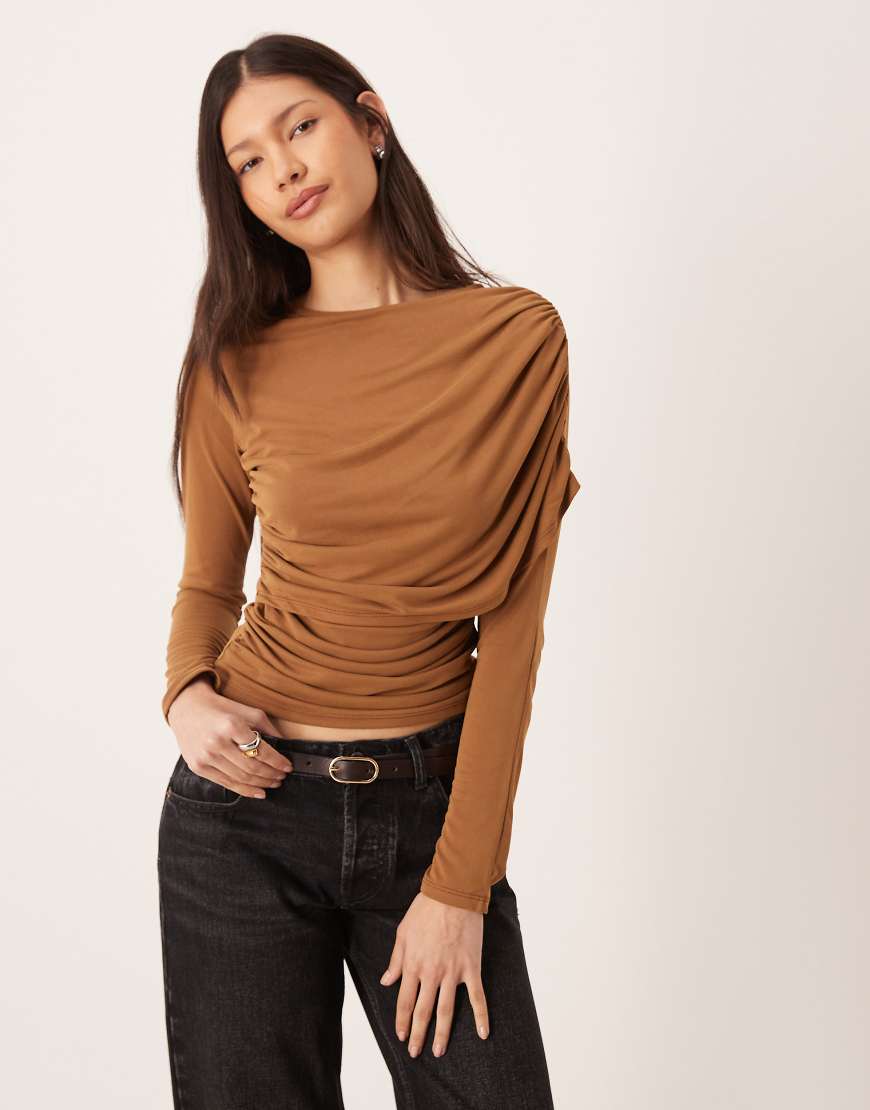 ASOS DESIGN - Langärmliges Wickeloberteil aus Modal in Hellbraun-Brown von ASOS DESIGN