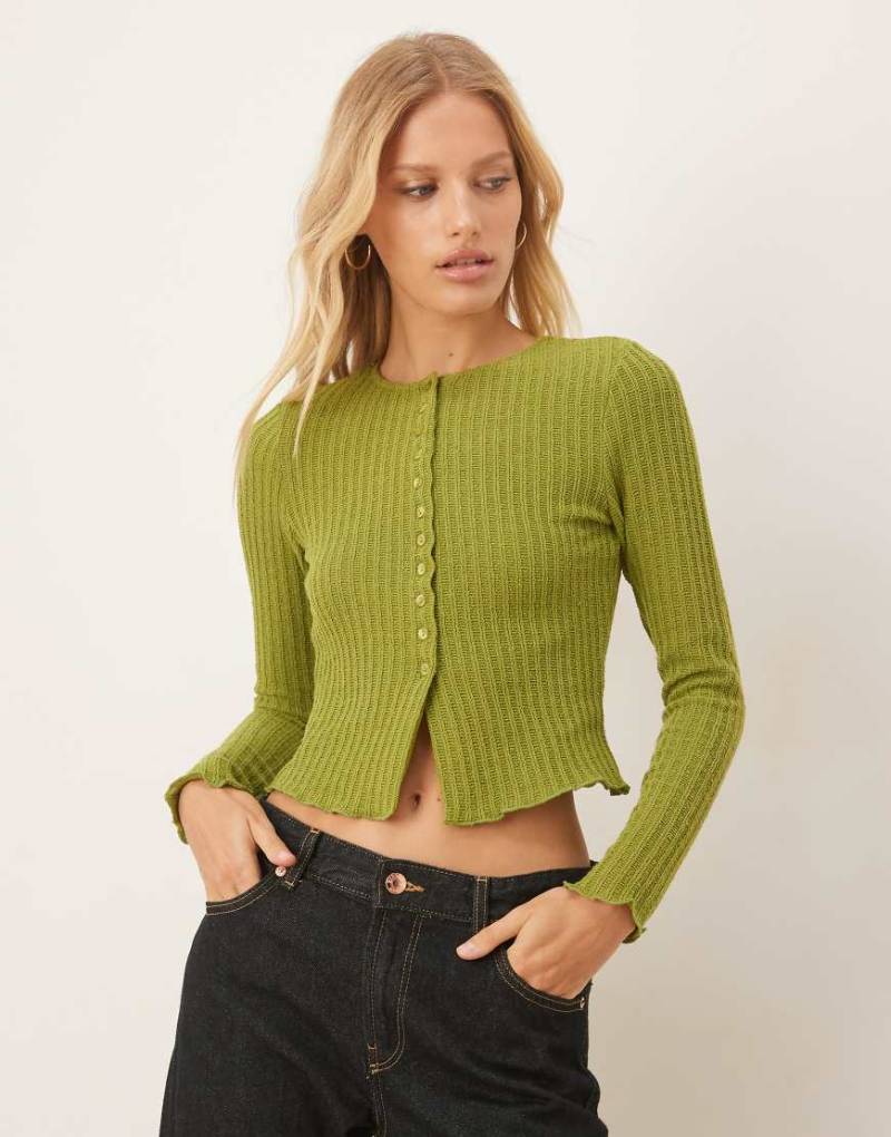 ASOS DESIGN - Langärmliges Oberteil in Grün mit Strukturmuster und Knopfleiste von ASOS DESIGN