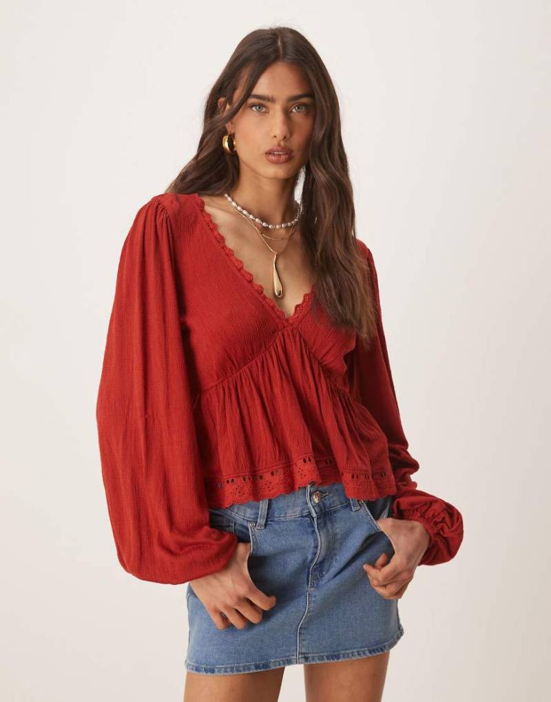 ASOS DESIGN - Langärmliges Oberteil in Rost mit Bindedetails hinten und Knitterstruktur-Rot von ASOS DESIGN