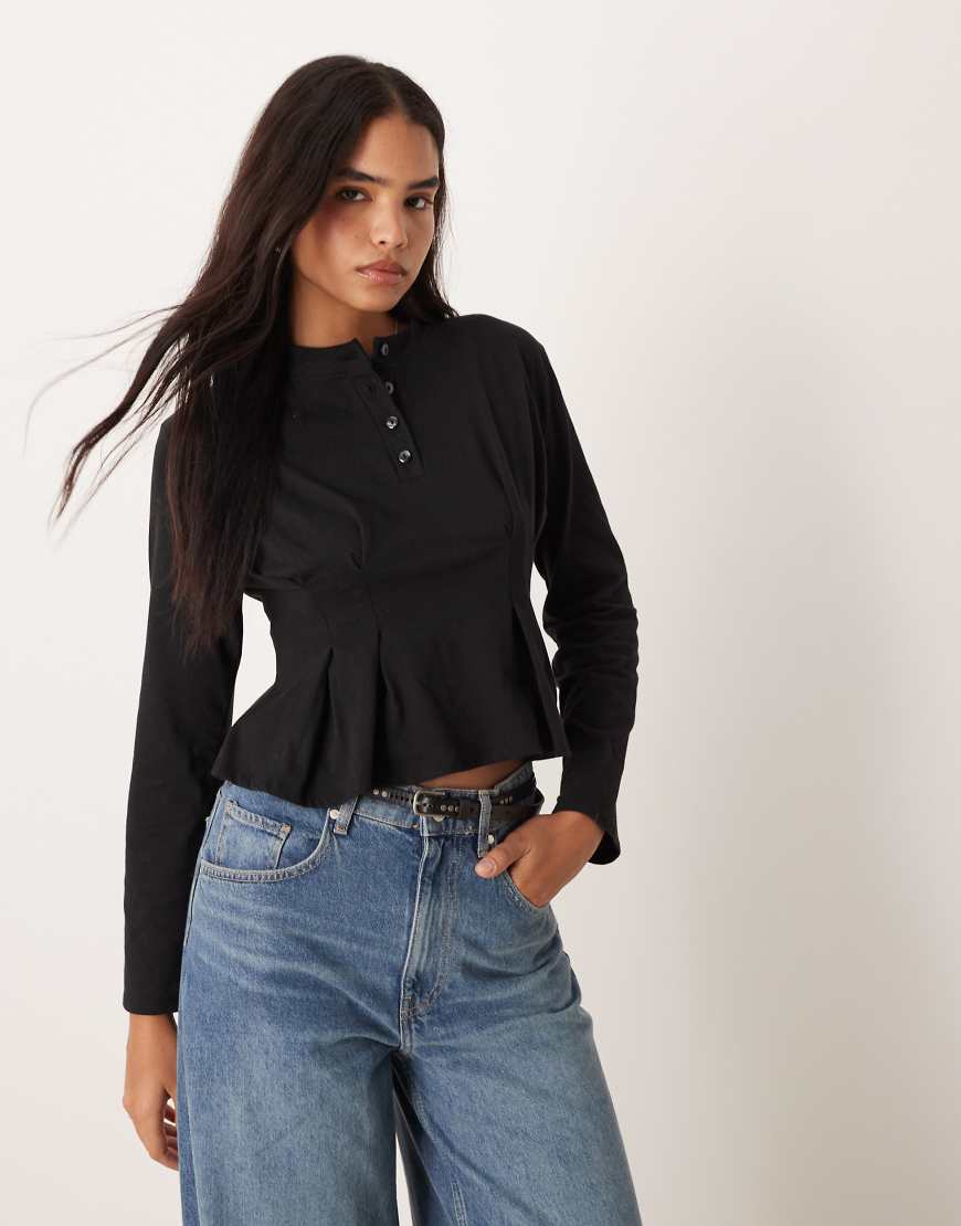 ASOS DESIGN - Langärmliges Oberteil in Weiß mit Zierfalten an der Taille ASOS DESIGN - Langärmliges Oberteil in Weiß mit Zierfalten an der Taille von ASOS DESIGN