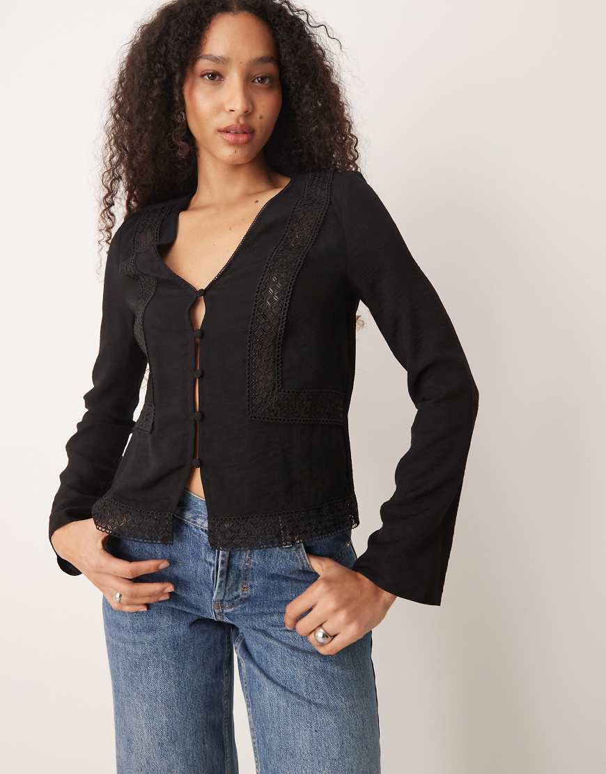 ASOS DESIGN - Langärmliges Oberteil mit Spitzenbesatz-Schwarz von ASOS DESIGN