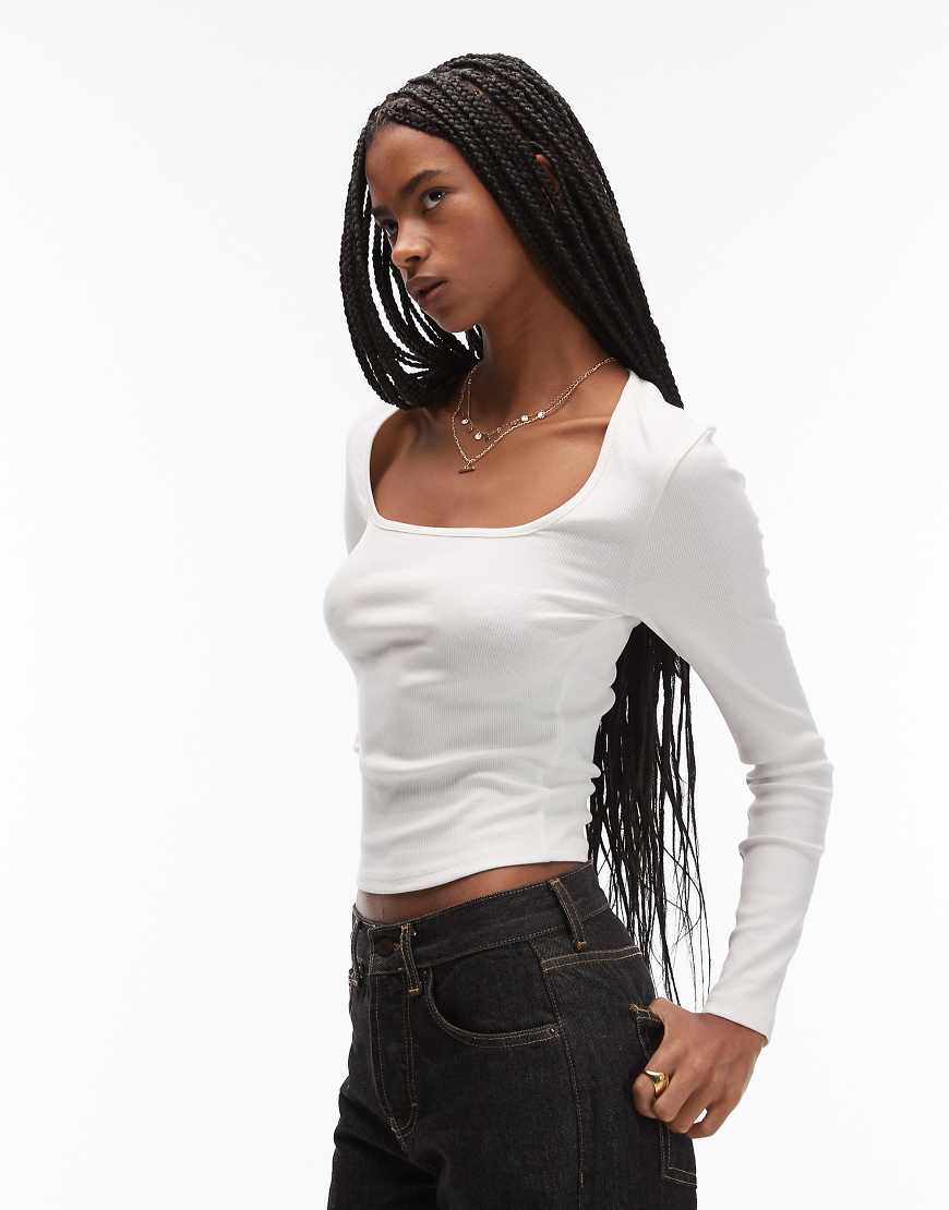 ASOS DESIGN - Langärmliges Oberteil mit eckigem Ausschnitt in Cremeweiß-Bunt von ASOS DESIGN