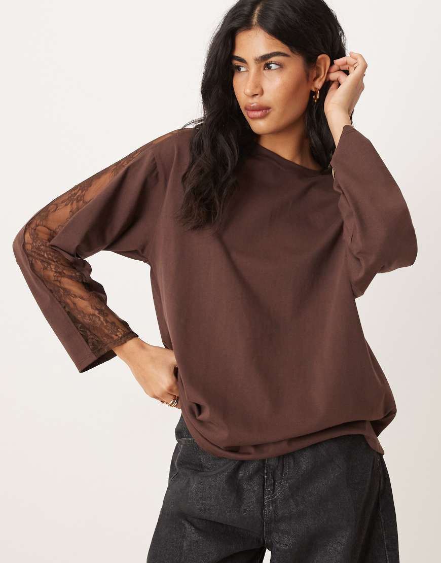 ASOS DESIGN - Langärmliges Oversize-Oberteil in Schokobraun mit Spitzenborte-Brown von ASOS DESIGN