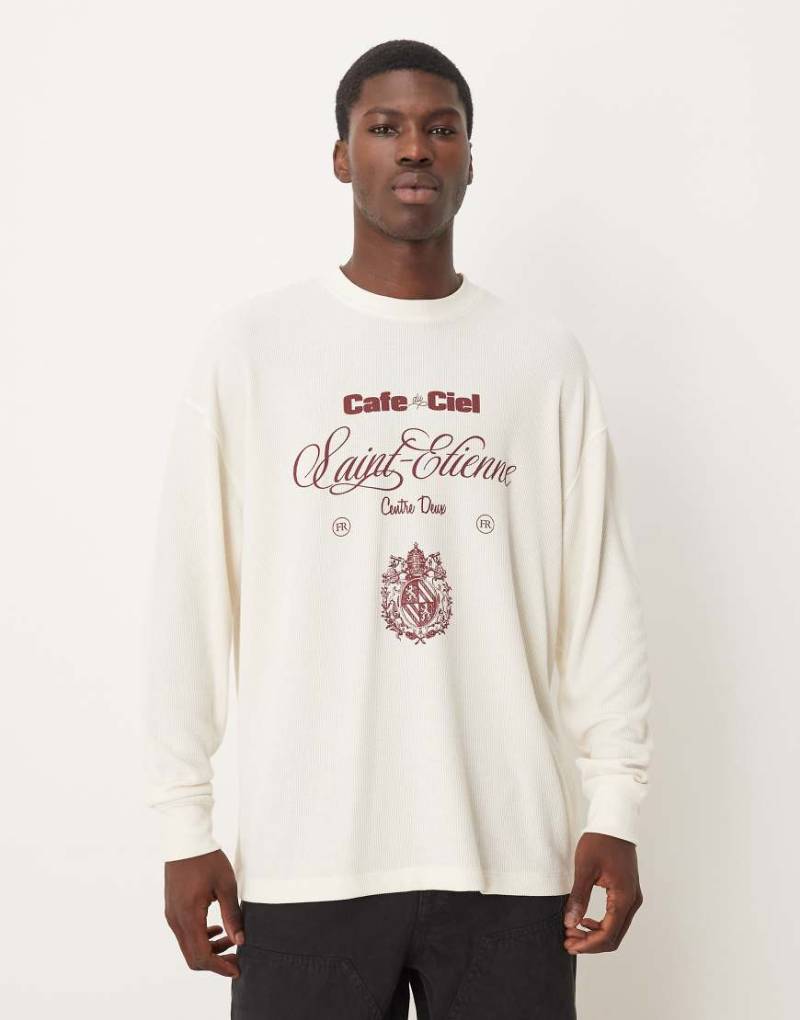 ASOS DESIGN - Langärmliges Oversize-Shirt aus schwerem Stoff in Wollweiß mit Waffelstruktur und Textprint-Bunt von ASOS DESIGN