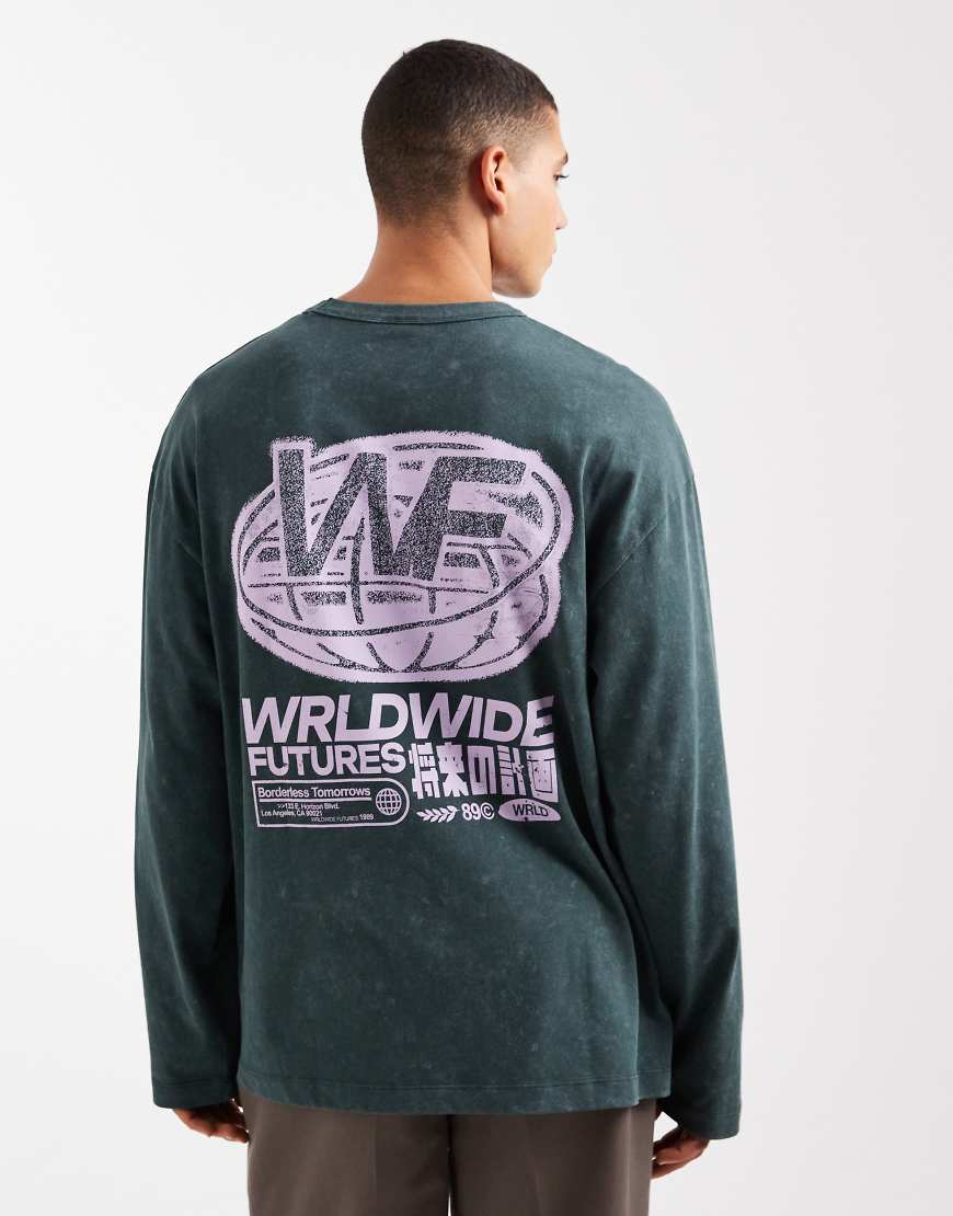 ASOS DESIGN - Langärmliges Oversize-Shirt aus schwerem Stoff in verwaschenem Dunkelgrün mit Rückenprint von ASOS DESIGN