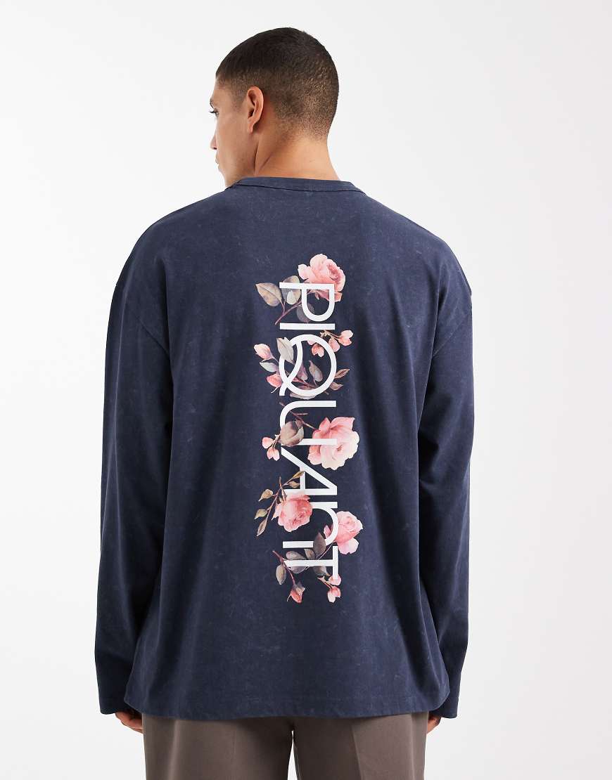 ASOS DESIGN - Langärmliges Oversize-Shirt aus schwerem Stoff in verwaschenem Marineblau mit Blumenprint entlang der Wirbelsäule von ASOS DESIGN