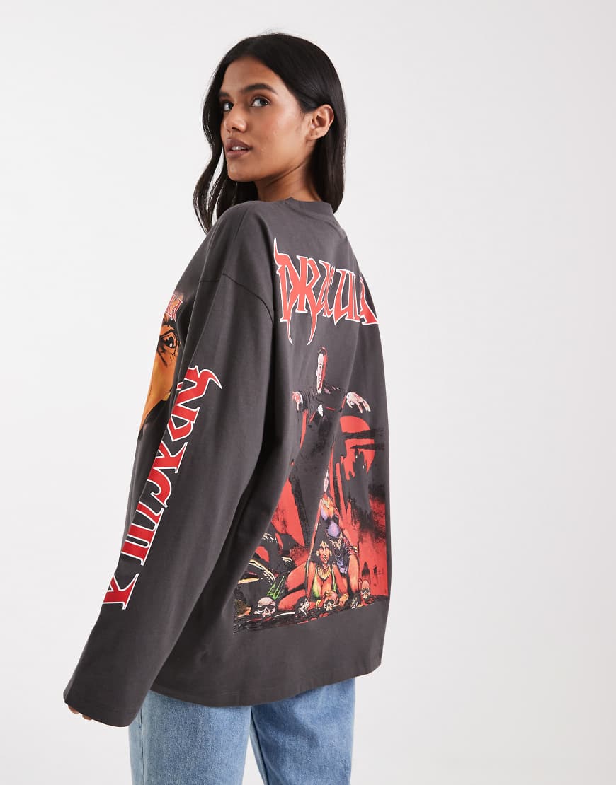 ASOS DESIGN - Langärmliges Oversize-Skater-Shirt in Schwarz mit lizenziertem „Dracula"-Halloween-Print-Grau ASOS DESIGN - Langärmliges Oversize-Skater-Shirt in Schwarz mit lizenziertem „Dracula"-Halloween-Print-Grau von ASOS DESIGN