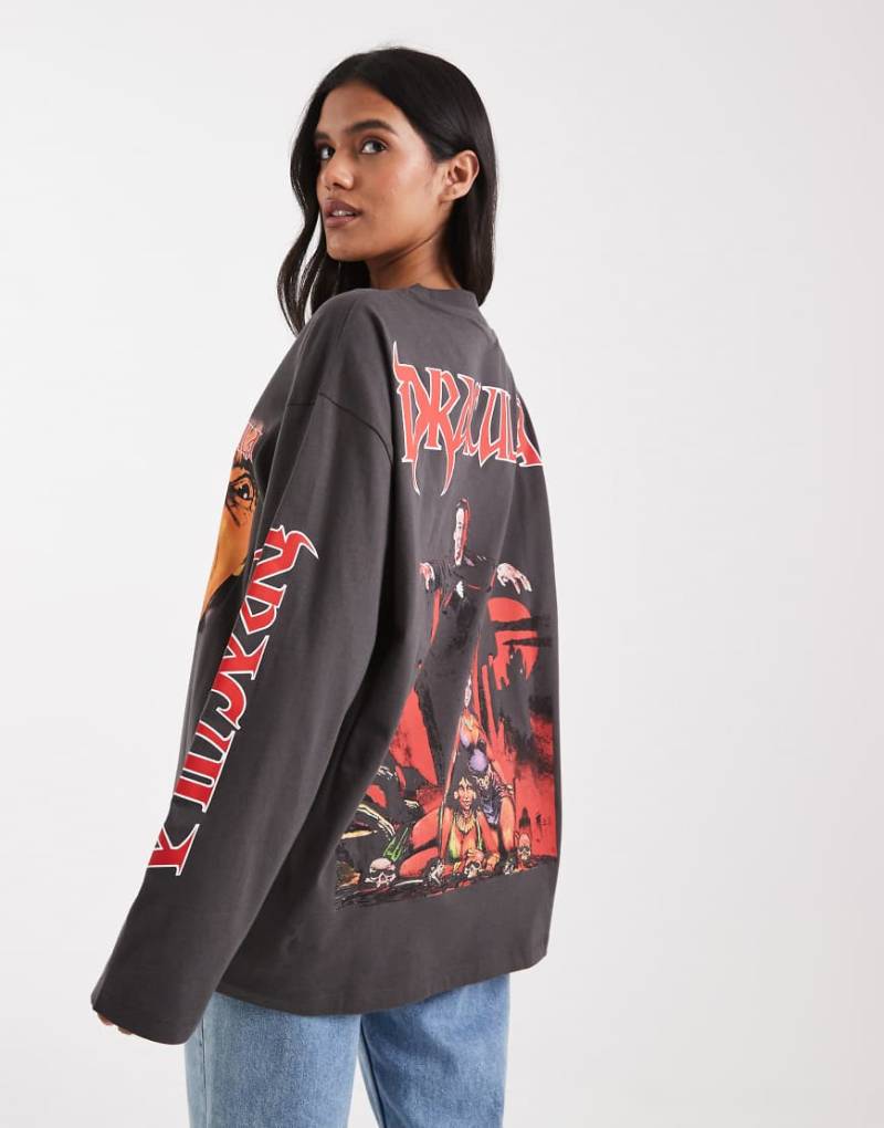 ASOS DESIGN - Langärmliges Oversize-Skater-Shirt in Schwarz mit lizenziertem „Dracula"-Halloween-Print-Grau von ASOS DESIGN