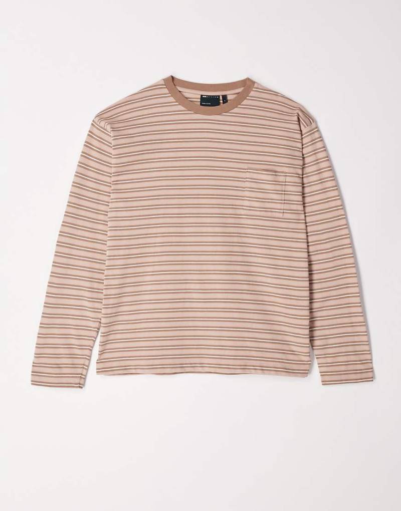 ASOS DESIGN - Langärmliges Oversize-Skater-T-Shirt mit Steifen in neutralen Tönen von ASOS DESIGN