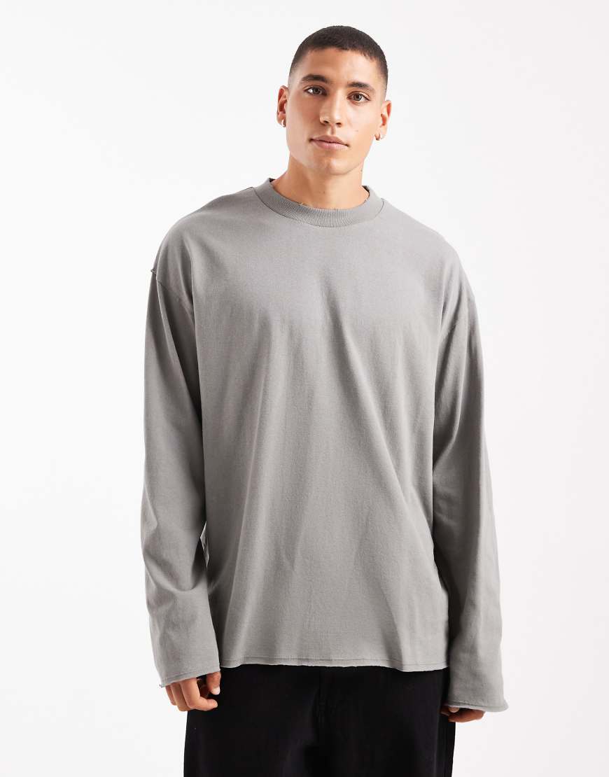 ASOS DESIGN - Langärmliges Oversize-T-Shirt aus schwerem Stoff in Anthrazit mit offenem Saum-Grau von ASOS DESIGN