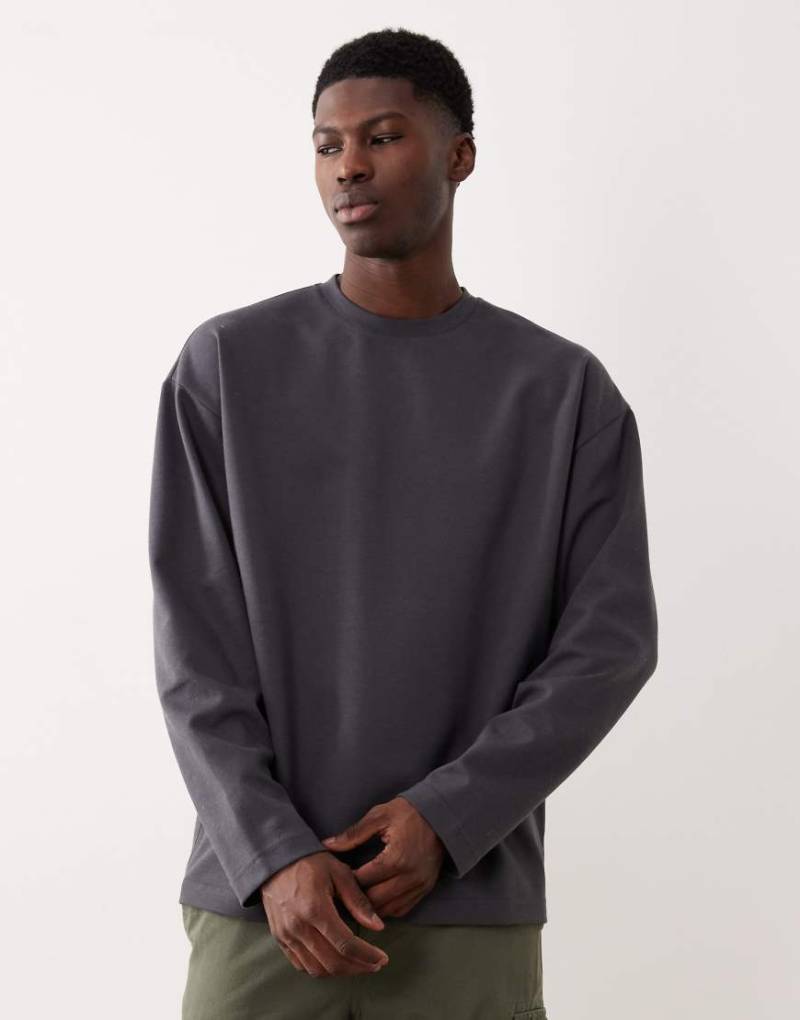 ASOS DESIGN - Langärmliges Oversize-T-Shirt aus schwerem breatheMAX-Baumwollmix in Anthrazit-Grau von ASOS DESIGN