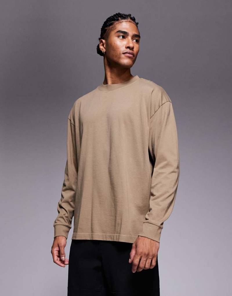 ASOS DESIGN - Langärmliges Oversize-T-Shirt aus schwerem Material in Braun mit Bündchen-Brown von ASOS DESIGN