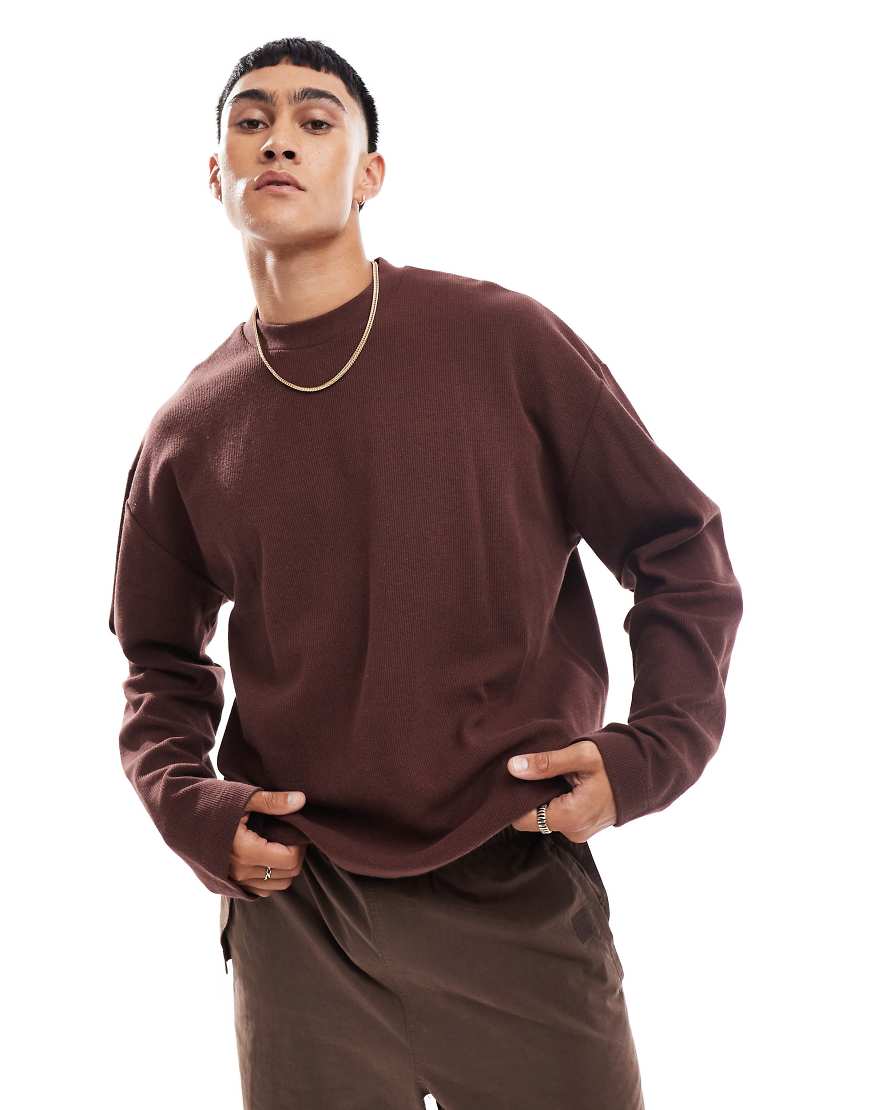 ASOS DESIGN - Langärmliges Oversize-T-Shirt in Dunkelbraun mit Struktur und Seitenschlitzen ASOS DESIGN - Langärmliges Oversize-T-Shirt in Dunkelbraun mit Struktur und Seitenschlitzen von ASOS DESIGN