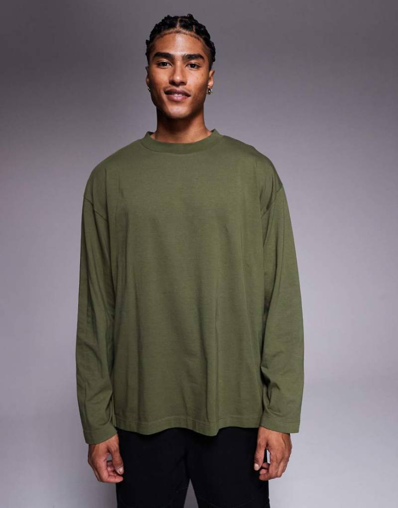 ASOS DESIGN - Langärmliges Oversize-T-Shirt aus schwerem Material in Khaki-Grün von ASOS DESIGN