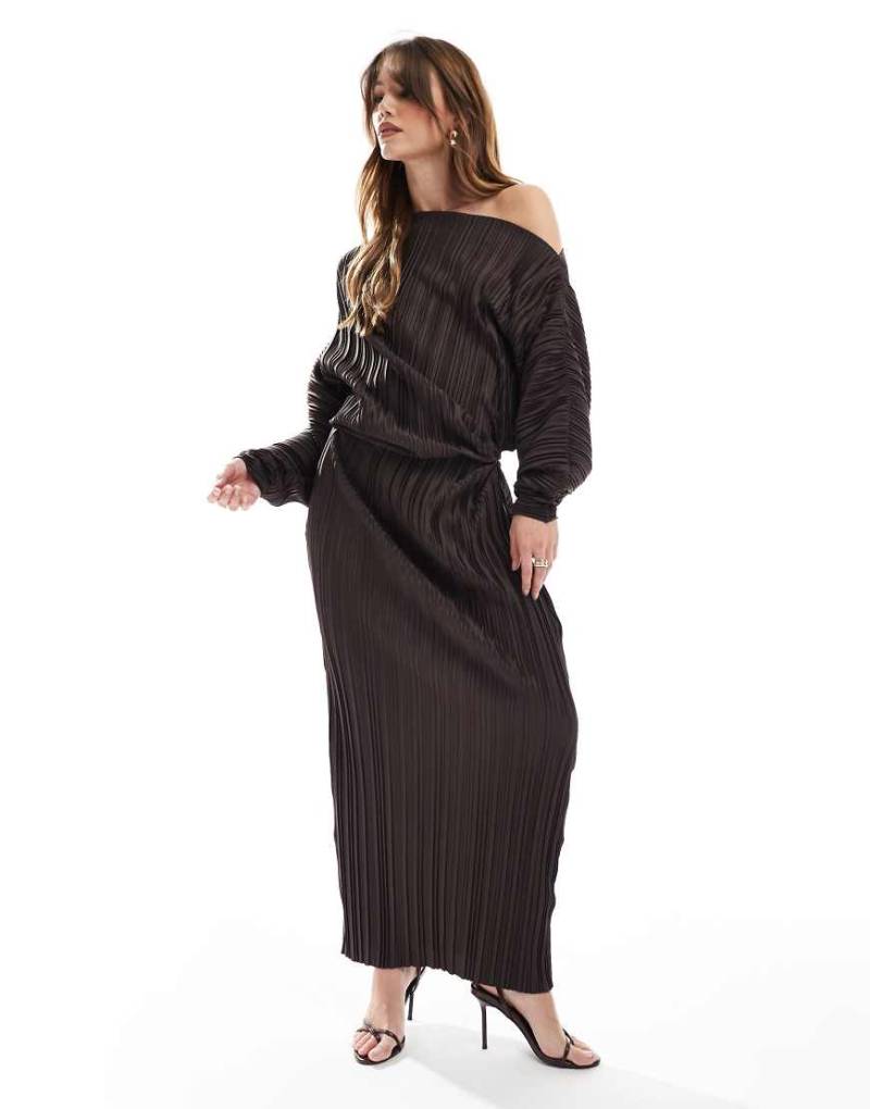 ASOS DESIGN - Langärmliges Plissee-Midikleid in Schokobraun mit abfallender Schulterpartie von ASOS DESIGN