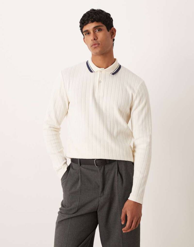 ASOS DESIGN - Langärmliges Polohemd aus strukturiertem Stoff in Ecru-Weiß von ASOS DESIGN