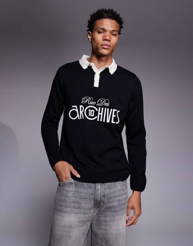 ASOS DESIGN - Langärmliges Relaxed Fit Polohemd aus Strick in Schwarz mit Brust-Print von ASOS DESIGN