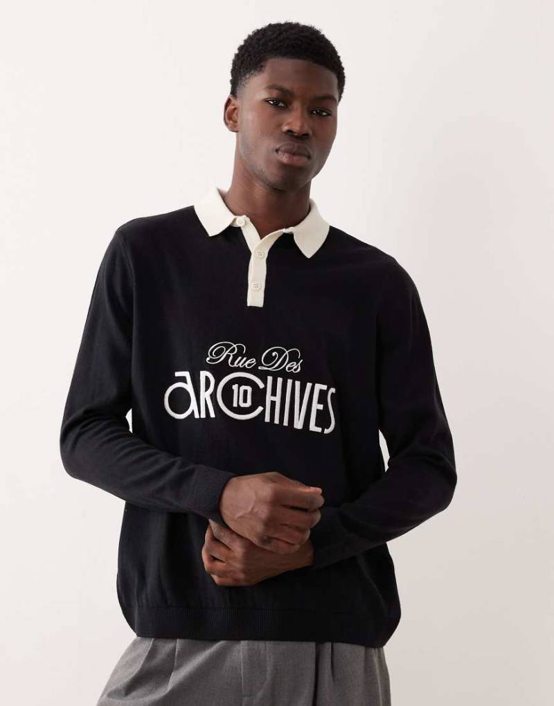 ASOS DESIGN - Langärmliges Relaxed Fit Polohemd aus Strick in Schwarz mit Brust-Print von ASOS DESIGN