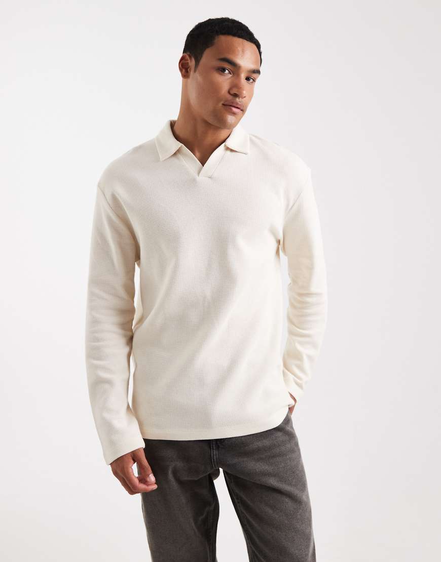 ASOS DESIGN - Langärmliges Relaxed-Fit-Polohemd in Cremeweiß mit Waffelstruktur ASOS DESIGN - Langärmliges Relaxed-Fit-Polohemd in Cremeweiß mit Waffelstruktur von ASOS DESIGN