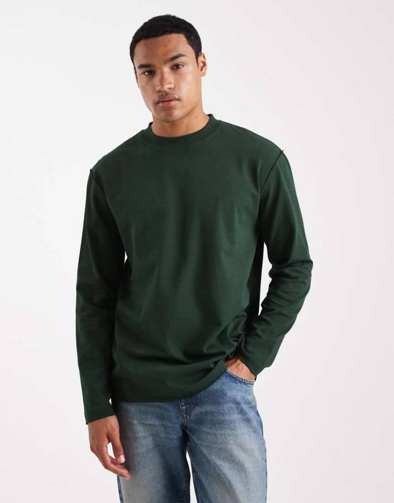 ASOS DESIGN - Langärmliges Relaxed-Fit-T-Shirt aus schwerem Stoff in Dunkelgrün mit offenem Saum von ASOS DESIGN