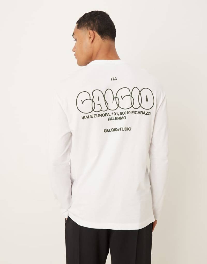 ASOS DESIGN - Langärmliges Relaxed-Fit-T-Shirt in Weiß mit Rückenprint von ASOS DESIGN