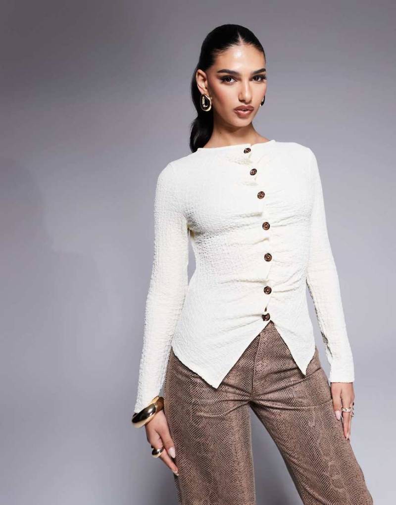 ASOS DESIGN - Langärmliges Shirt in Creme mit durchgehender Knopfleiste und Strukturmuster-Weiß von ASOS DESIGN