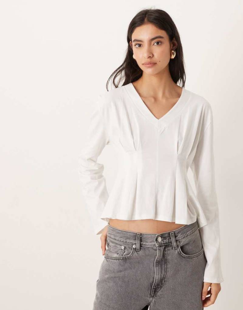 ASOS DESIGN - Langärmliges Shirt in Weiß mit gerafftem Taillenband-Detail von ASOS DESIGN