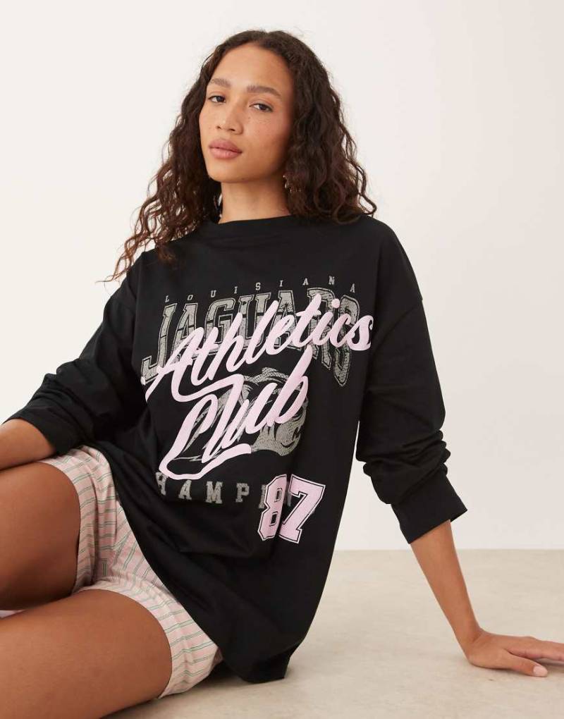 ASOS DESIGN - Langärmliges Skater-T-Shirt in Schwarz mit „Athletics Club"-Print von ASOS DESIGN