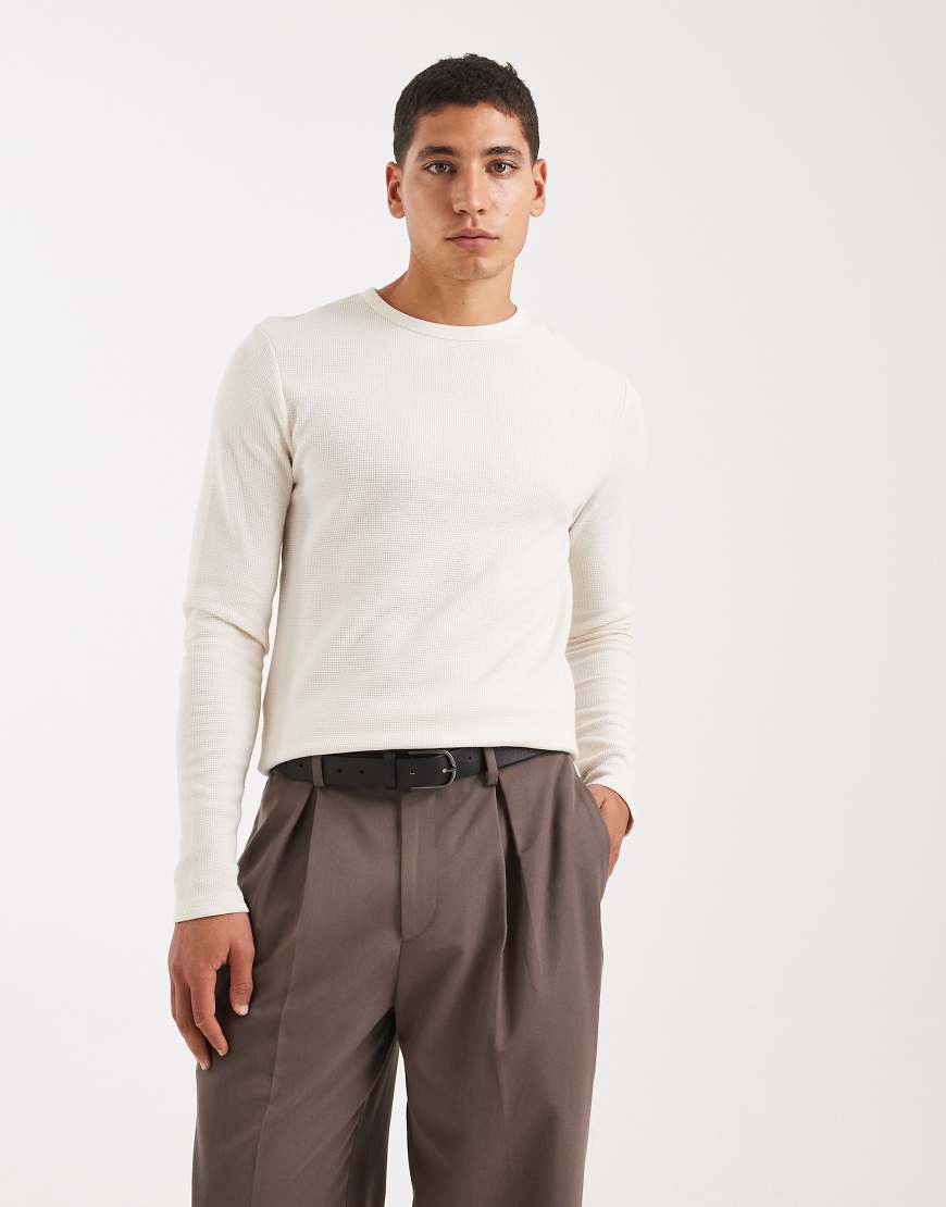 ASOS DESIGN - Langärmliges Slim-Fit-Shirt in Creme mit Waffelstruktur-Weiß von ASOS DESIGN