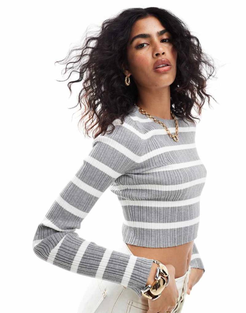 ASOS DESIGN - Langärmliges Strick-Oberteil in Grau gestreift mit Rundhalsausschnitt-Bunt von ASOS DESIGN
