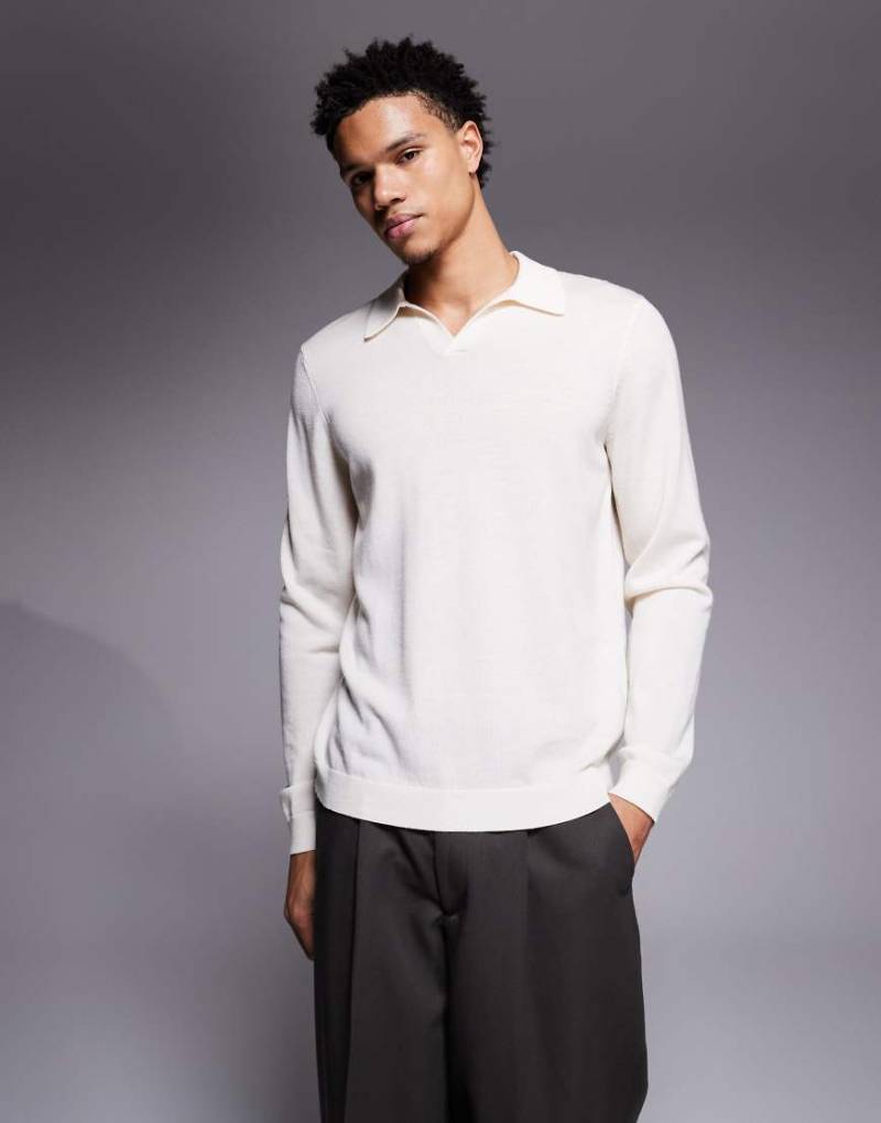 ASOS DESIGN - Langärmliges Strick-Polohemd aus reiner Merinowolle in Ecru mit eingekerbtem Ausschnitt-Weiß von ASOS DESIGN