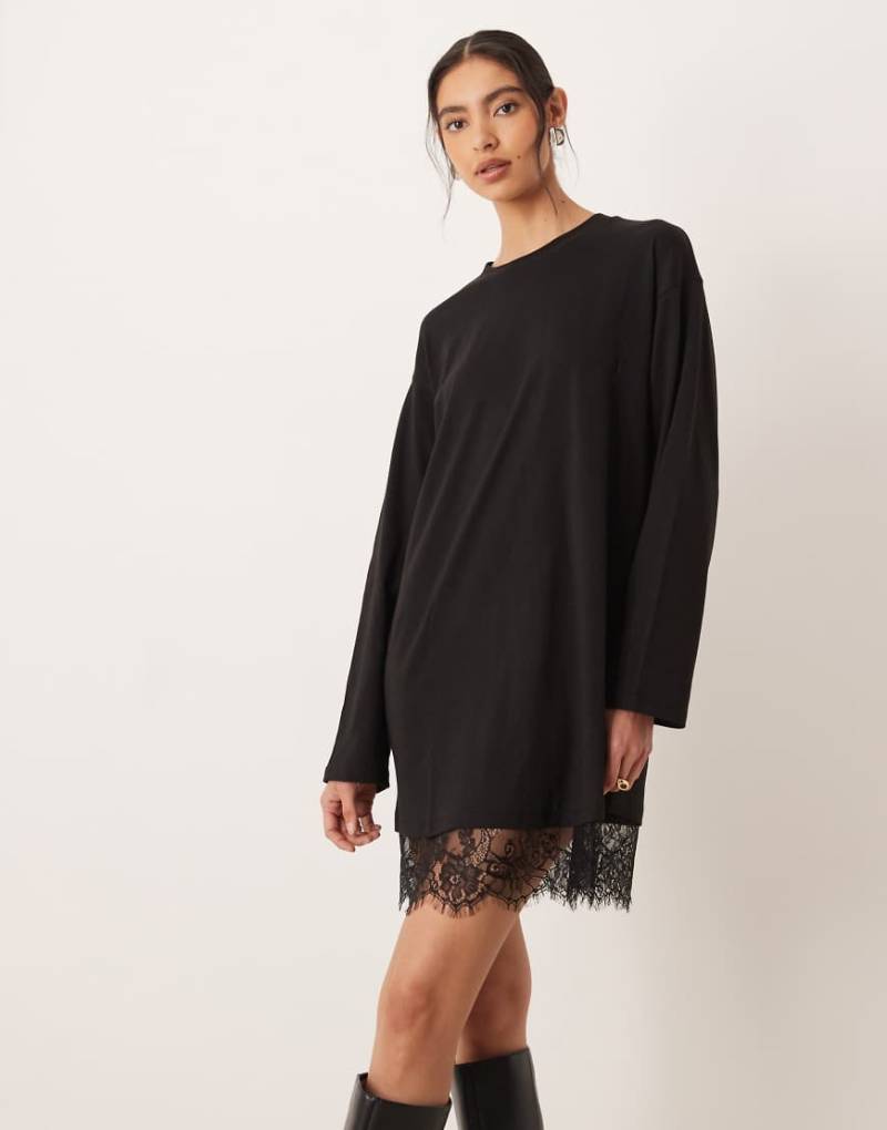ASOS DESIGN - Langärmliges T-Shirt-Kleid in Schwarz mit Spitzenbesatz von ASOS DESIGN