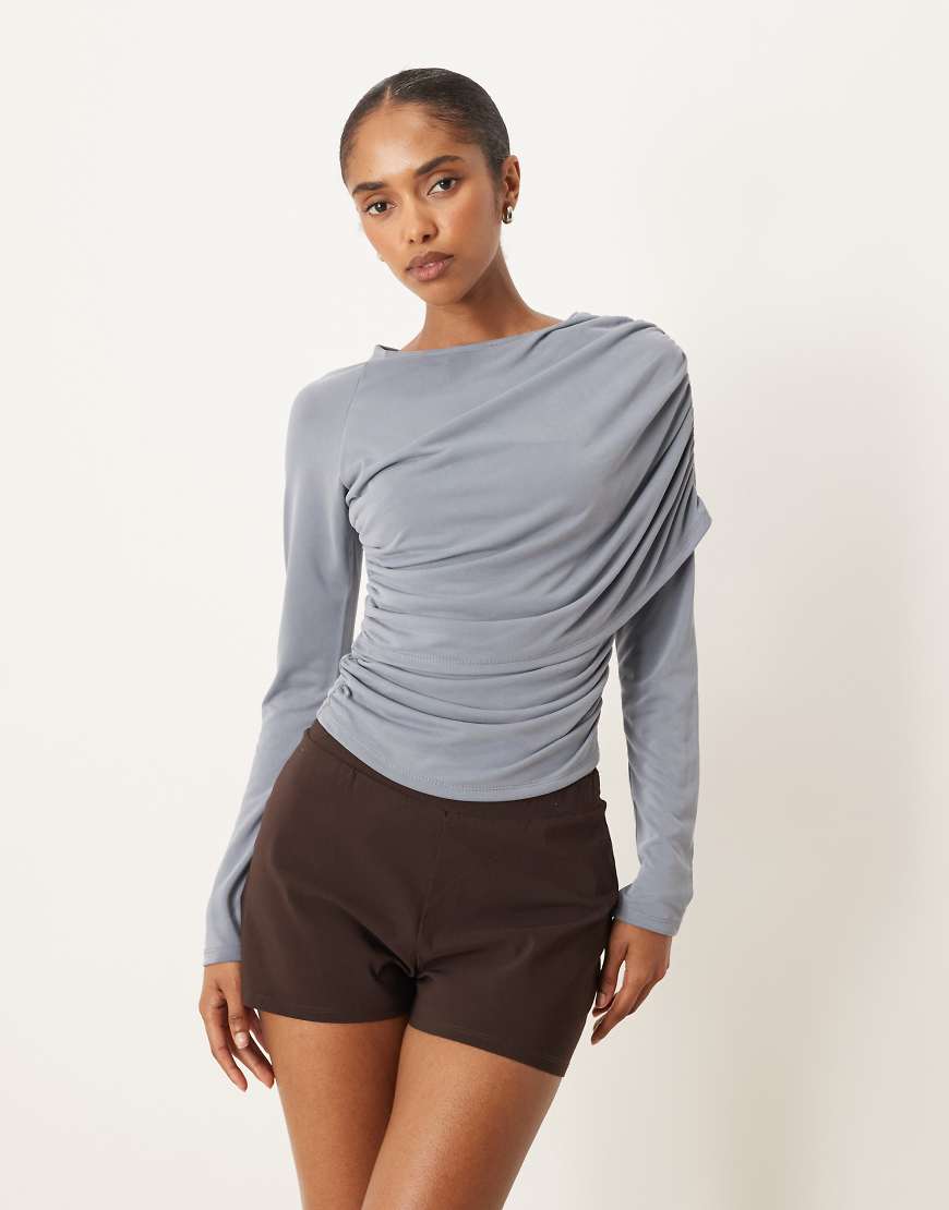 ASOS DESIGN - Langärmliges T-Shirt aus Modal in Schiefergrau mit Wickeldetail-Schwarz ASOS DESIGN - Langärmliges T-Shirt aus Modal in Schiefergrau mit Wickeldetail-Schwarz von ASOS DESIGN