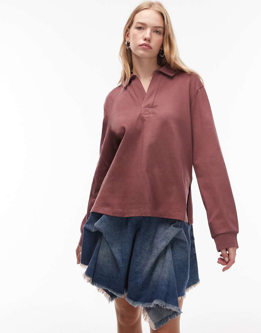 ASOS DESIGN - Langärmliges T-Shirt aus schwerem Stoff in dunklem Rosé mit Rugby-Kragen-Rot von ASOS DESIGN