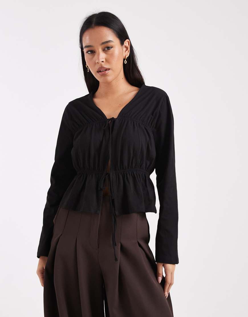 ASOS DESIGN - Langärmliges T-Shirt in Schwarz mit Panel-Bindedetail von ASOS DESIGN