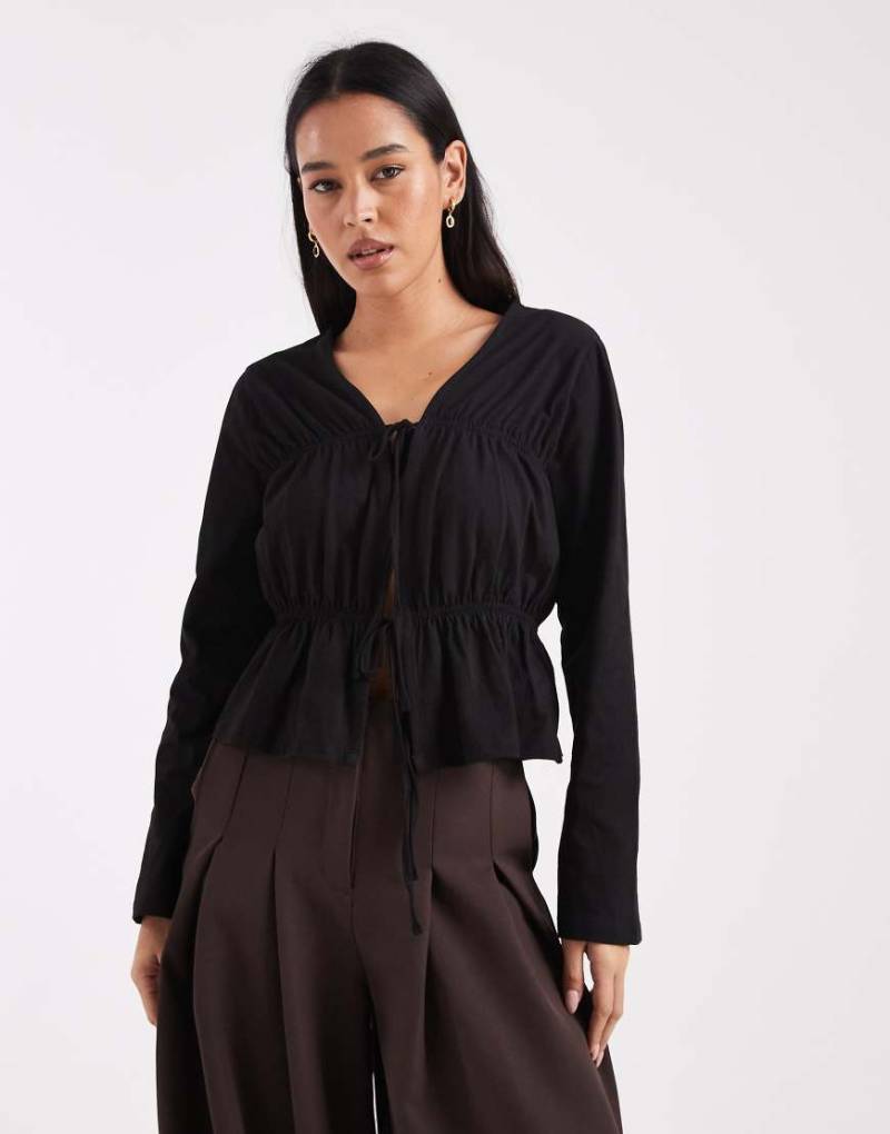 ASOS DESIGN - Langärmliges T-Shirt in Schwarz mit Panel-Bindedetail von ASOS DESIGN