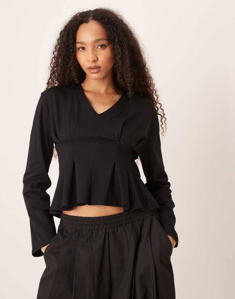 ASOS DESIGN - Langärmliges T-Shirt in Schwarz mit raffendem Taillenband-Detail von ASOS DESIGN