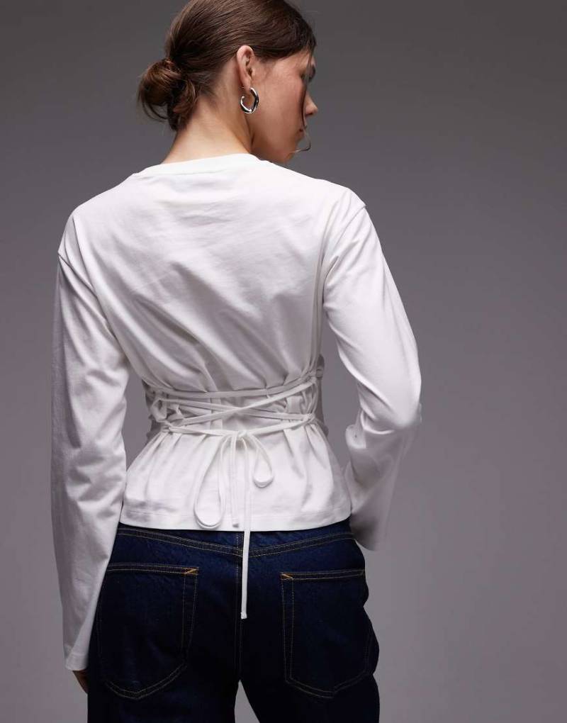 ASOS DESIGN - Langärmliges T-Shirt in Weiß mit Korsettdesign und Schnürung am Rücken von ASOS DESIGN
