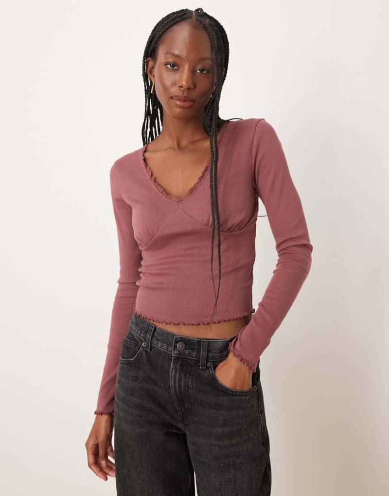 ASOS DESIGN - Langärmliges T-Shirt in dunklem Altrosa mit Spitzendetail und V-Ausschnitt-Rot von ASOS DESIGN