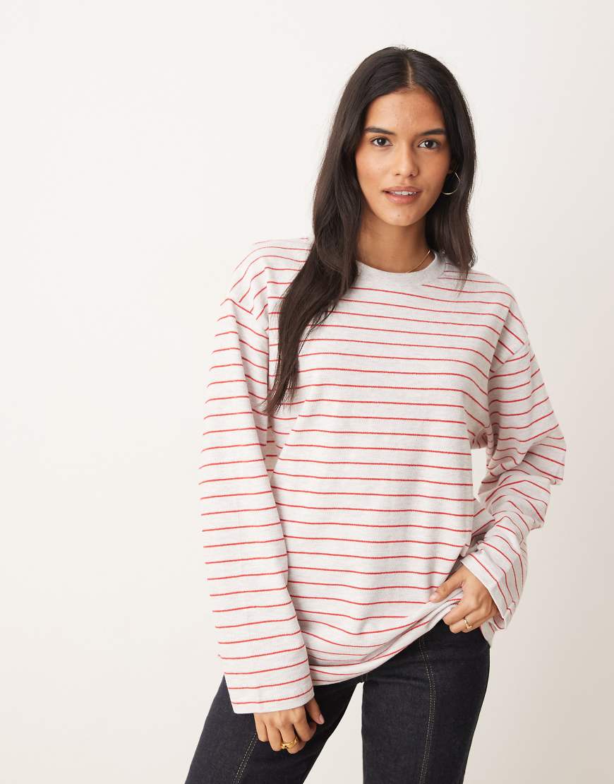 ASOS DESIGN - Langärmliges T-Shirt mit Strukturstreifen in Rot und Weiß-Grau von ASOS DESIGN